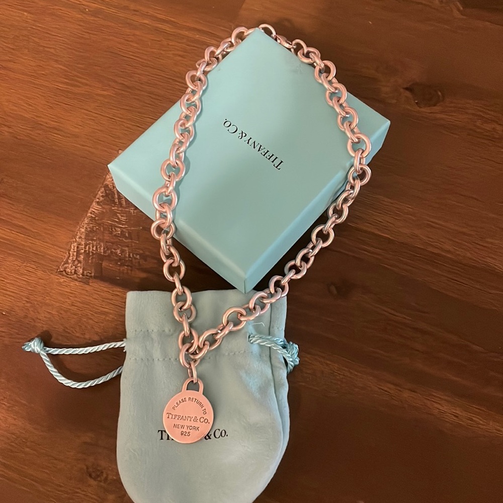 Tiffany’s signature Necklace. Hardly worn in excellent condition.